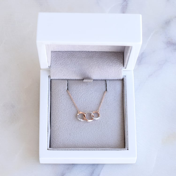 Výrazný náhrdelník s diamantmi 87418