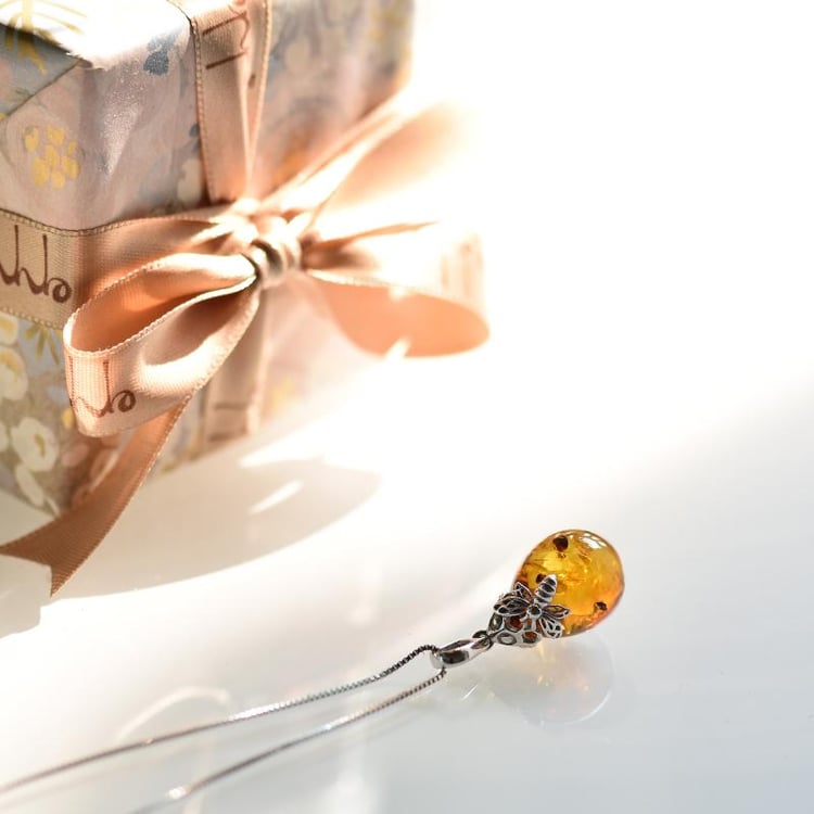 Náhrdleník s jantárom 34185