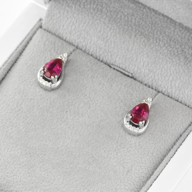 Rubínové náušnice zo striebra 45201