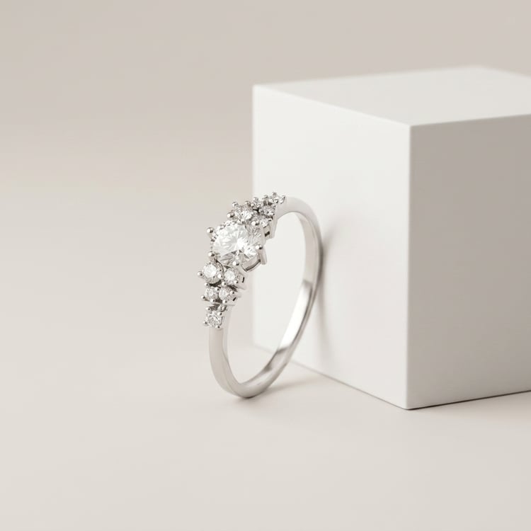 Romantický zásnubný prsteň s lab-grown diamantmi Donell 169093
