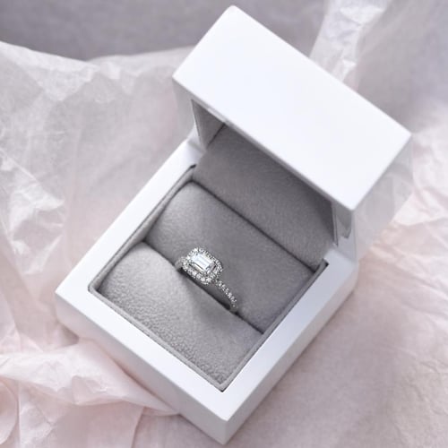 Zásnubný prsteň s emerald diamantom Kara