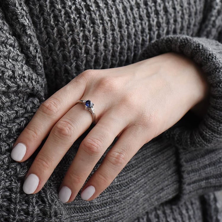 Zlatý prsteň so zafírom a diamantmi 93900