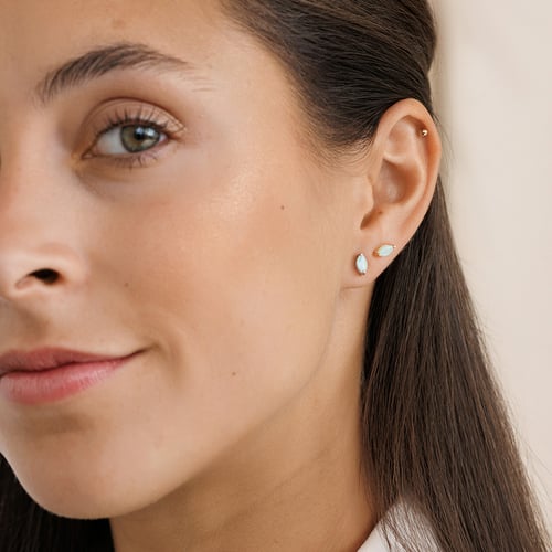 Minimalistické strieborné náušnice so smaragdmi Sistine