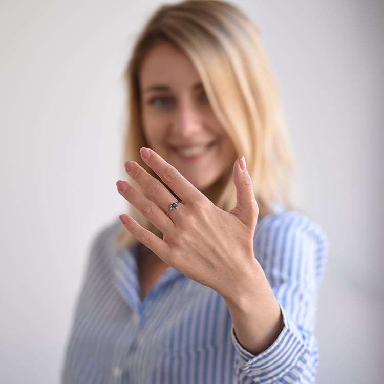 Zlatý prsteň so salt'n'pepper diamantom 68082