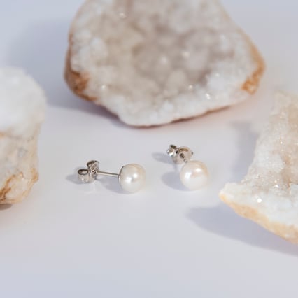 Perlové napichovacie náušnice Belva