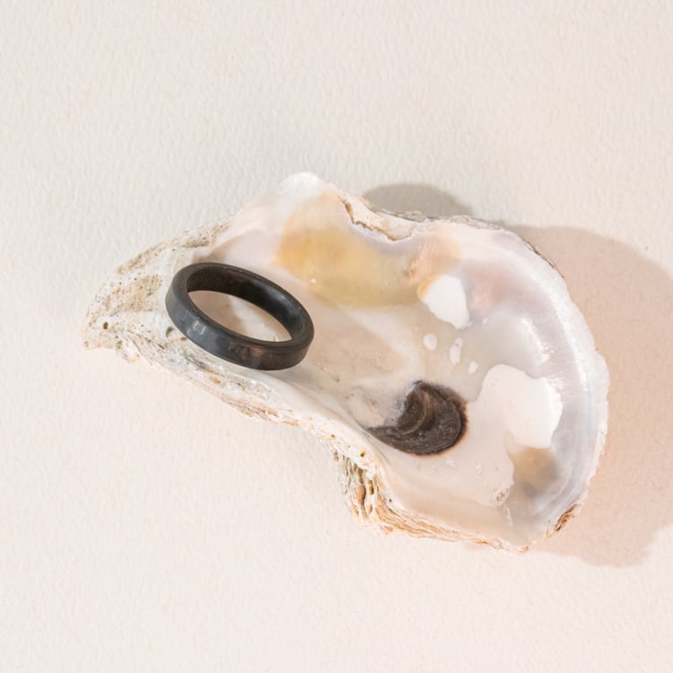 Ploché karbónové snubné prstene so skosenými hranami Elwira 100971