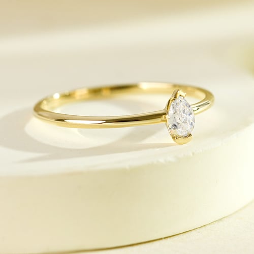 Minimalistický prsteň zo zlata s pear diamantom Valentin