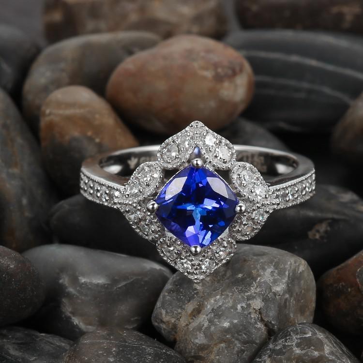  Prsteň s cushion tanzanitom 5017