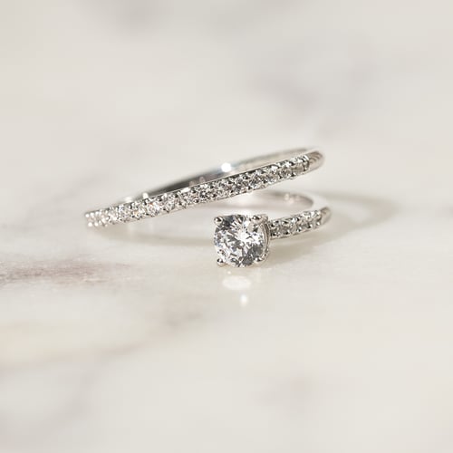 Atypický zásnubný prsteň s lab-grown diamantmi Ada