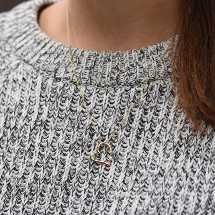 Strieborný prívesok srdce s rubínmi a diamantom Janey 103602