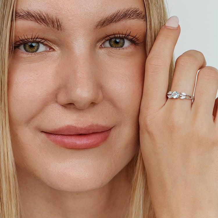 Zásnubný prsteň s akvamarínom a moissanitmi Fera 162532