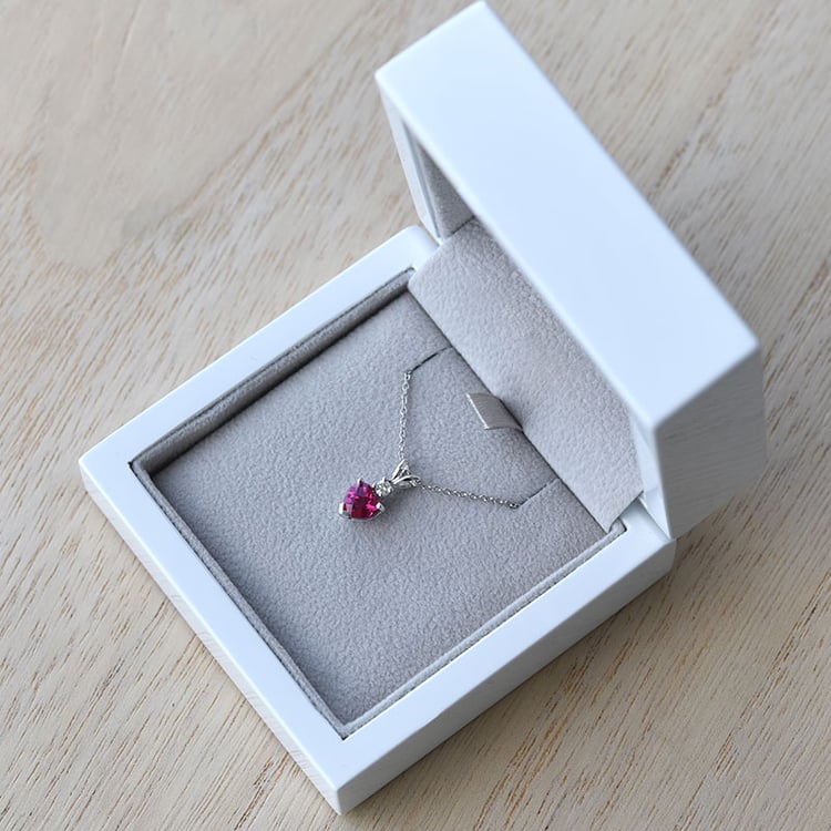 Náhrdelník s rubínom 68902