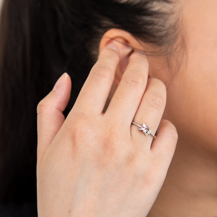 Cluster prsteň s morganitom, zafírom, olivínom a diamantmi Esme 124572