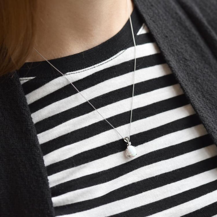 Náhrdelník s opálom 38898