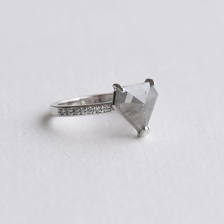 Zlatý prsteň 73720