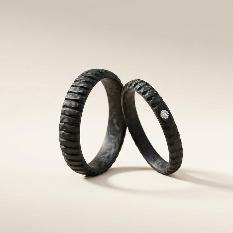 Polkruhové karbónové svadobné obrúčky s diamantom Lisa 166687