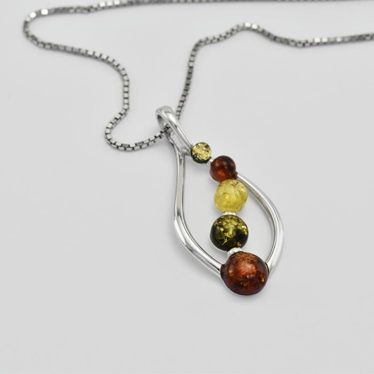 Prívesok s jantármi 24634