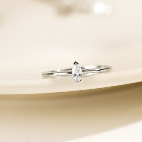 Minimalistický prsteň zo zlata s lab-grown pear diamantom Valentin