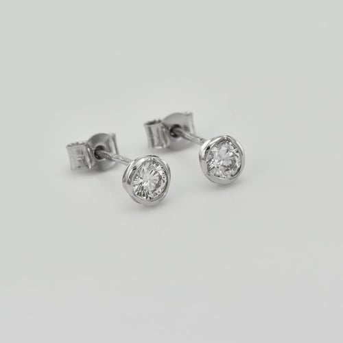 Elegantné diamantové náušnice Kerli