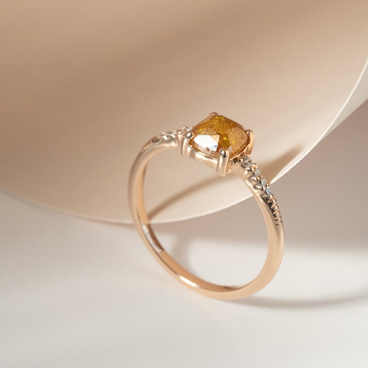 Prsteň so salt and pepper diamantom a lab-grown diamantmi Embla 120506