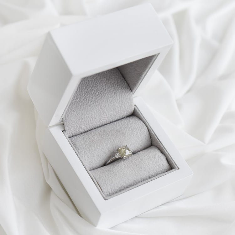 Zlatý prsteň s diamantom 92698