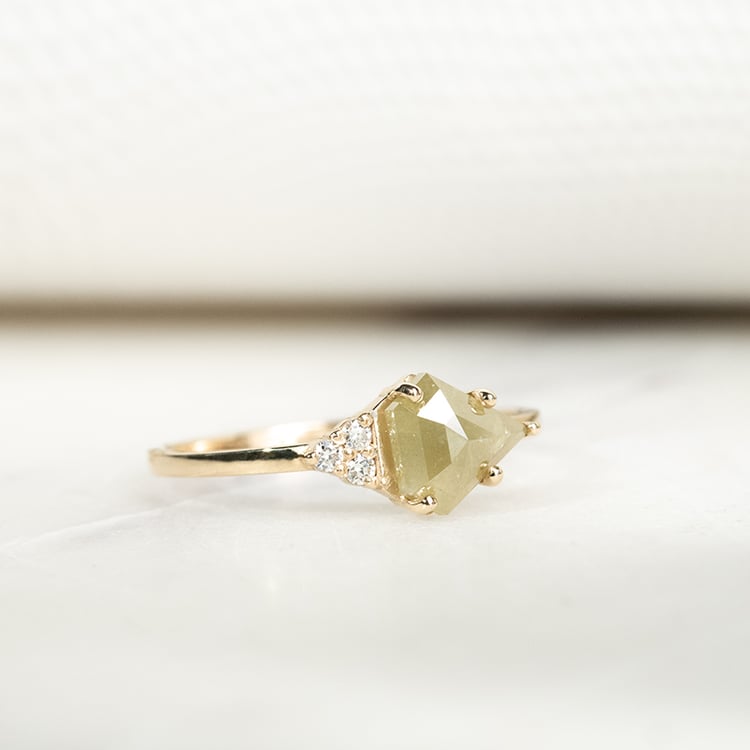 Prsteň s pentagon salt and pepper diamantom Emilija 132096