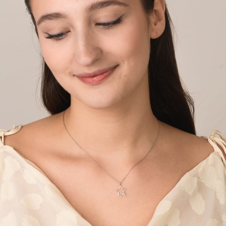 Zlatý prívesok s lab-grown diamantom v tvare hviezdy 165700