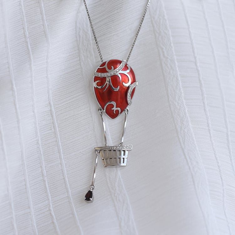 Přívěsek ve tvaru horkovzdušného balonu s granátem 63856