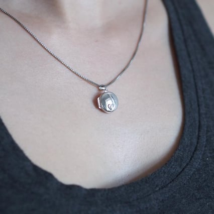 Strieborný medailón s diamantom Dalisia