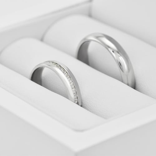 Zlatá svadobná eternity obrúčka s lab-grown diamantmi a pánsky komfortný prsteň Sisie