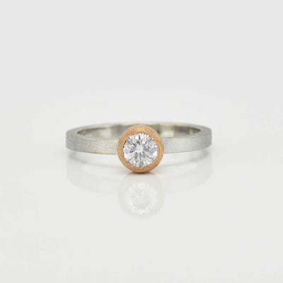 Prsteň v kombinácii platiny a ružového zlata