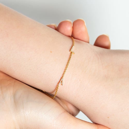 Strieborný náramok s 2 písmenkami a lab-grown diamantmi Ainslee