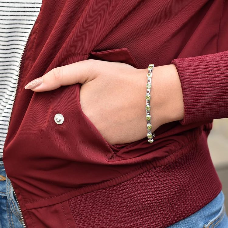 Strieborný náramok s princess olivínmi 30877