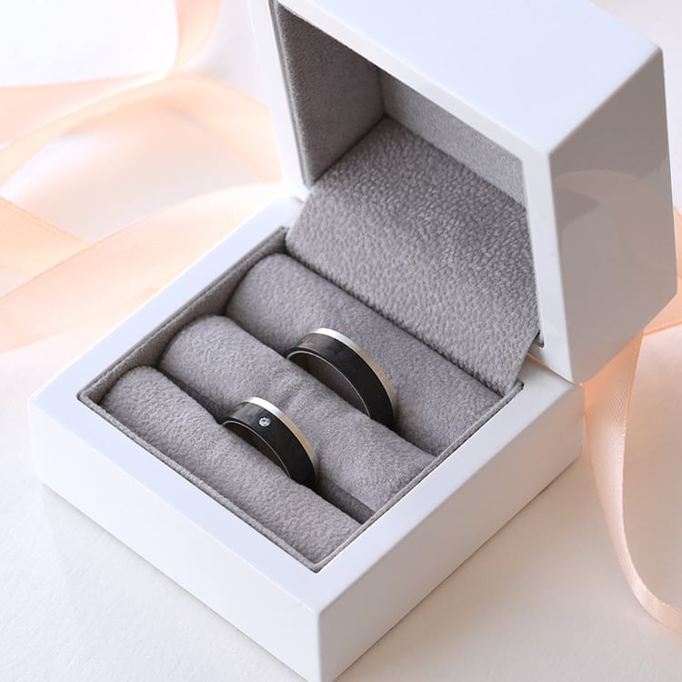 Karbonové prstene zo zlata s diamantom 77510