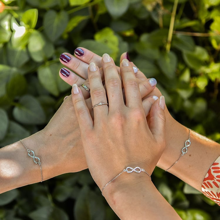 Strieborný fashion náramok Infinity 108096