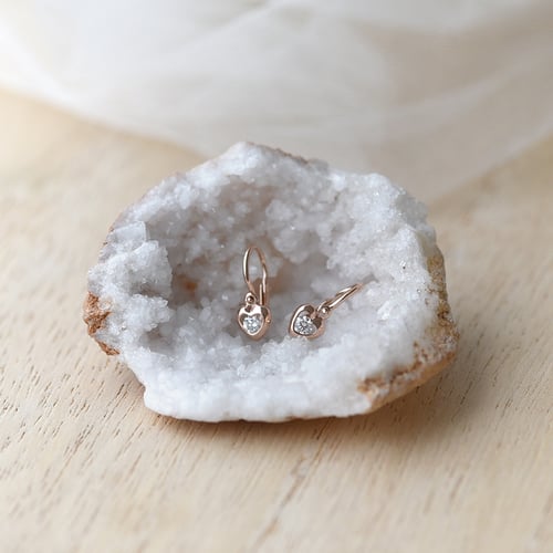 Zlaté detské náušnice srdiečka s lab-grown diamantmi Aurora