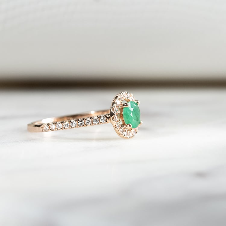 Halo prsteň so smaragdom a lab-grown diamantmi Kerau 132473