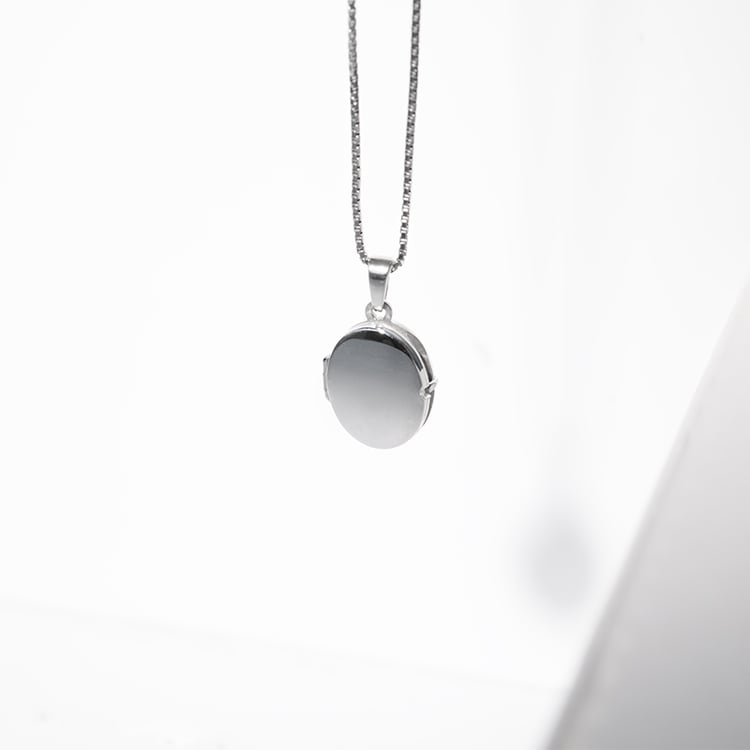 Oválny otvárací medailón zo striebra 128996