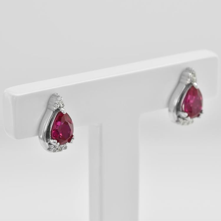Rubínové slzy v náušniciach zo striebra 45202