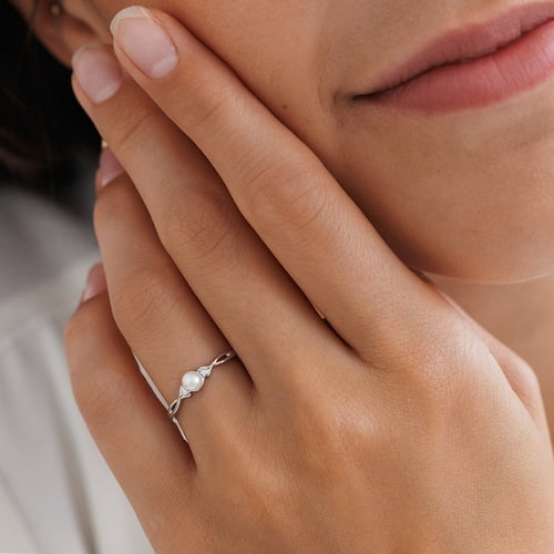 Elegantný zlatý perlový prsteň s diamantmi Doria