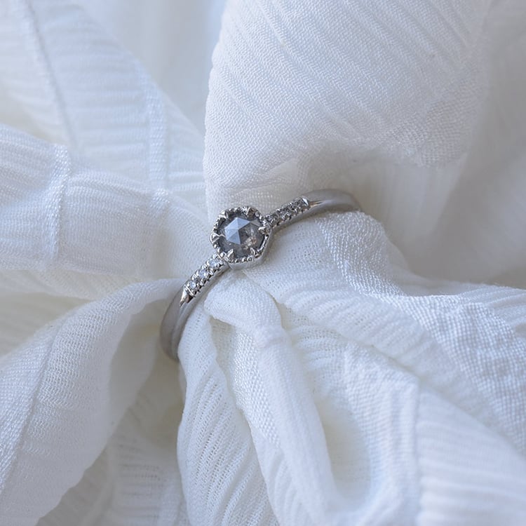 Zlatý zásnubný prsteň 68077