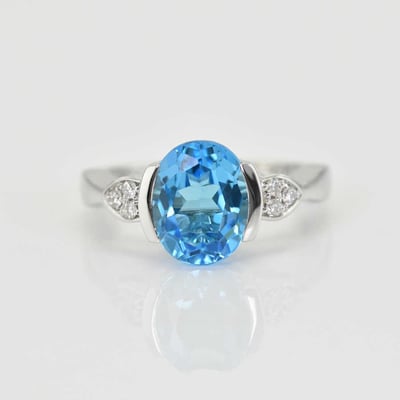 Prsteň s oválnym topásom