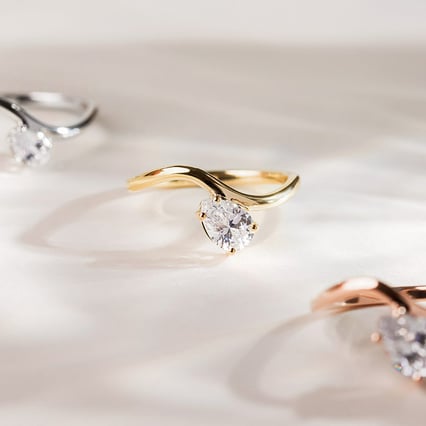 Zásnubný prsteň s pear diamantom Thalia