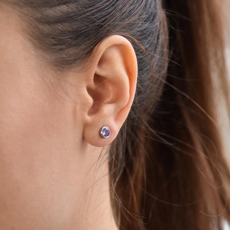 Zlaté bezel náušnice s tanzanitmi 38020