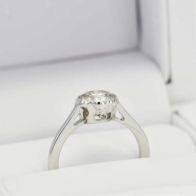 Prsteň zo zlata s fotoaparátom