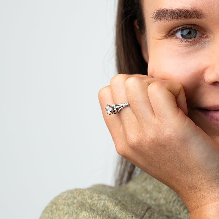 Halo zásnubný prsteň s 1.09ct IGI certifikovaným lab-grown diamantom Heshmy 147596