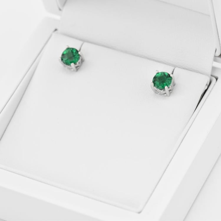 Strieborné napichovacie náušnice so smaragdmi 17780