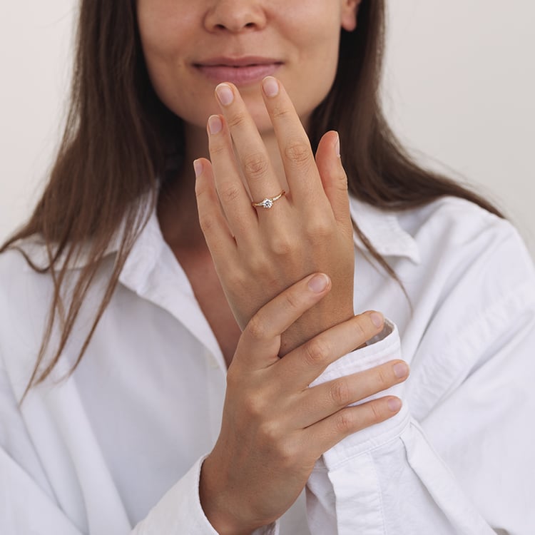 Zásnubný prsteň zo žltého zlata s lab-grown diamantmi Mileva 157316