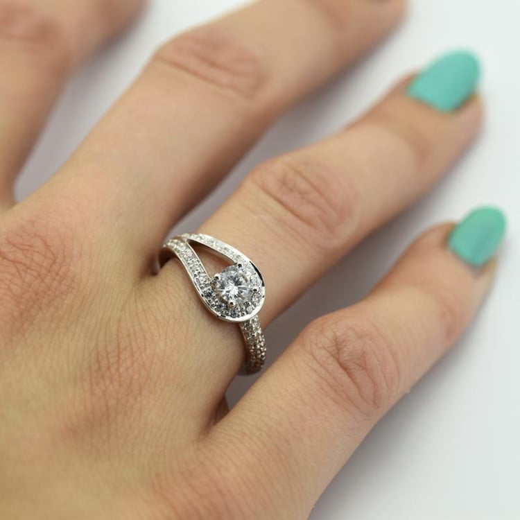 Platinový zásnubný prsteň 10670