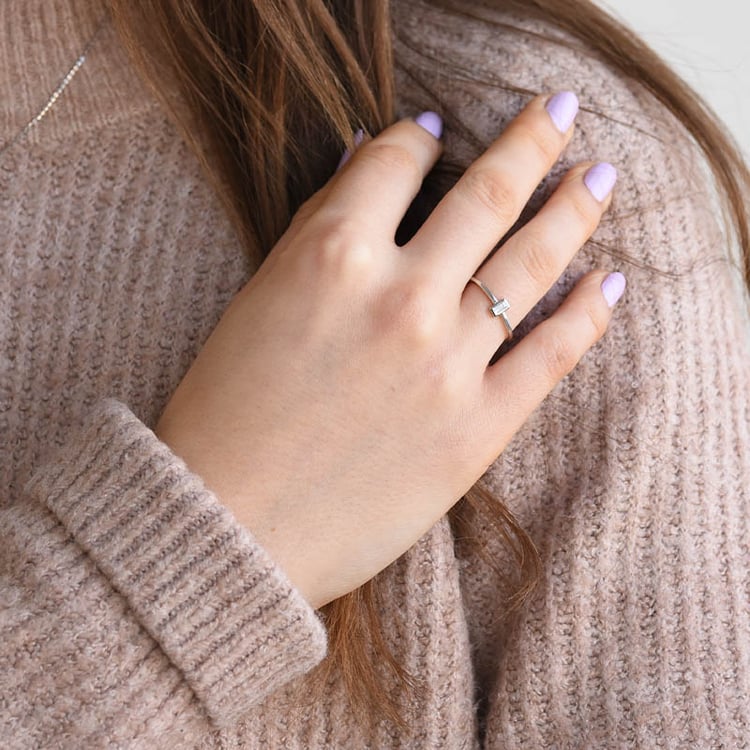 Minimalistický prsteň s baguette moissanitom Kelila 112007